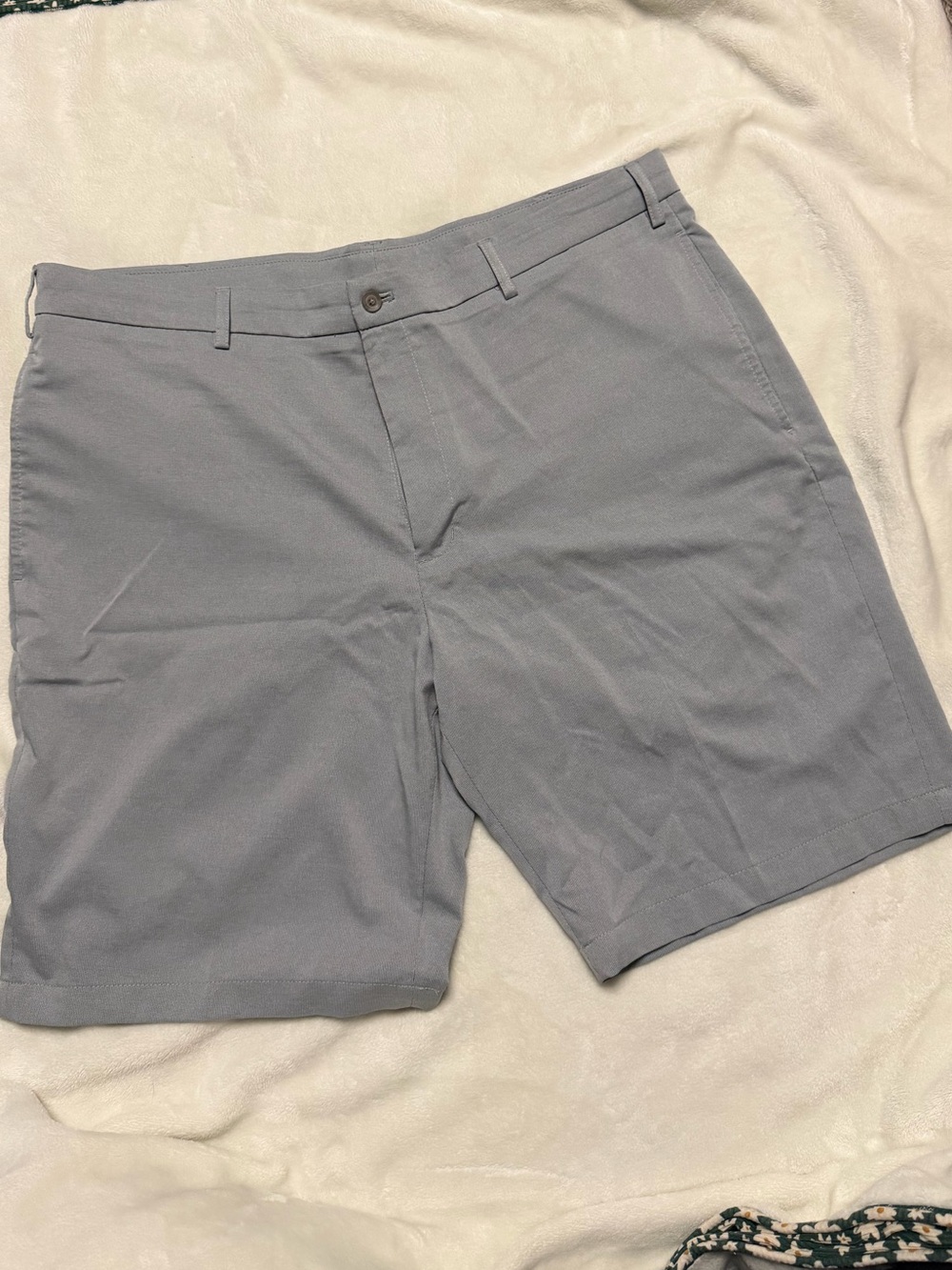 Men’s golf shorts